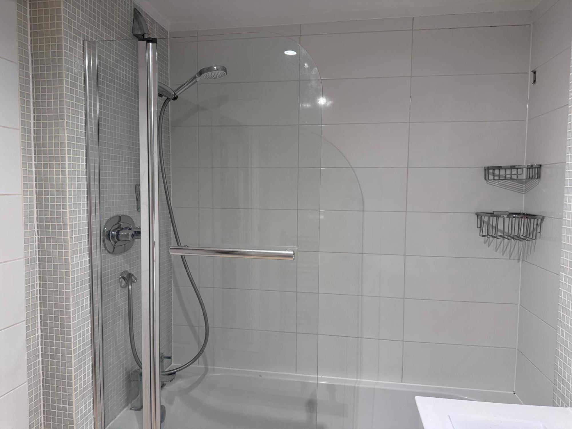 Hogwarts Apartment Abbots Langley Екстер'єр фото